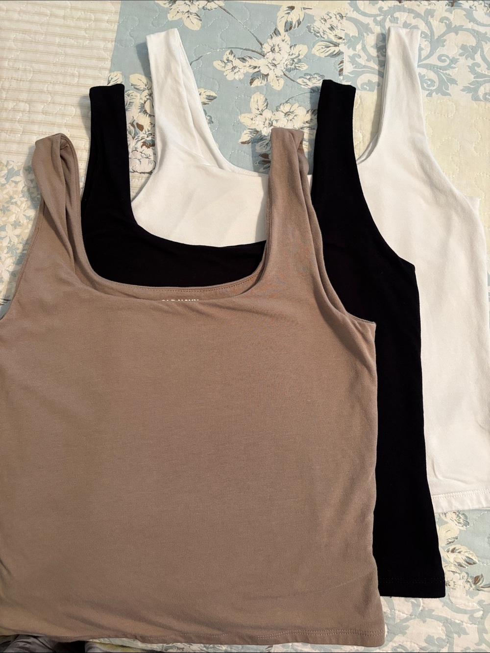 OLD NAVY CROPPED TANK BUNDLE in Size Medium